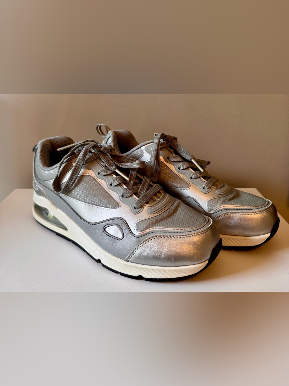 Women’s Skechers Silver Athletic Sneakers - Lightweight Comfort 8.5